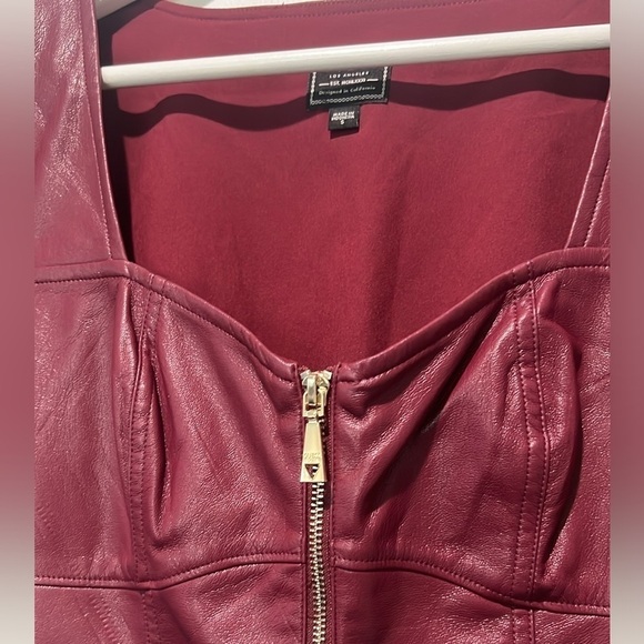 GUESS maroon pleather zip-up crop top Size Small EUC - Picture 4 of 6
